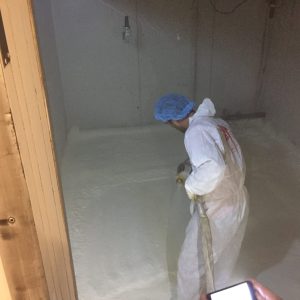 soguk-hava-deposu-3 Poliüretan sprey ile izole edilen soğuk hava deposu, düşük sıcaklıkların korunması ve maliyet tasarrufu sunar.
