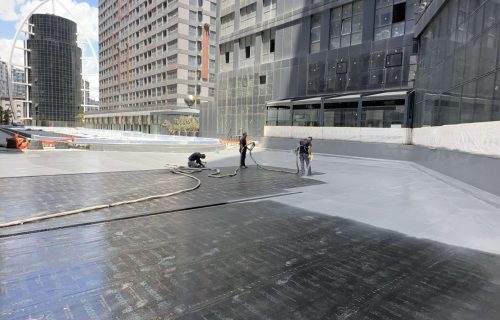Radisson Blu Otel çatı teras alanlarında yapılan polyurea sprey su yalıtımı uygulaması.