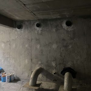 Bodrum katlarda su yalıtımı için uygulanan izolasyon çalışması, yeraltı su sızıntılarına ve nem hasarına karşı koruma sağlar.