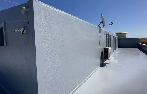 Mefkure Okulları binalarında çatı izolasyonu ve su yalıtımı çalışmaları.