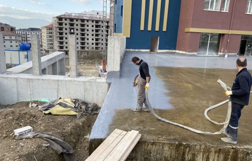 "Masar İnşaat projelerinde perde duvar izolasyonu ve sprey polyuera su izolasyon-geçirmezlik uygulamaları.