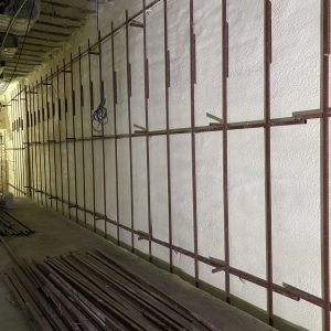 ic-mekan-5 İç mekanda poliüretan sprey izolasyon uygulaması, ısı ve ses yalıtımı sağlayarak konforlu yaşam alanları oluşturur.