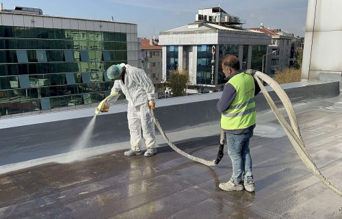 Çağrı Market şirketinde su yalıtımı ve çatı sprey polyurea kaplama çalışmaları.