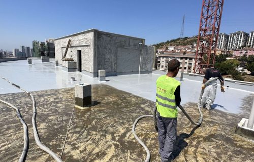 "Masar İnşaat projelerinde perde duvar izolasyonu ve sprey polyuera su izolasyon-geçirmezlik uygulamaları.